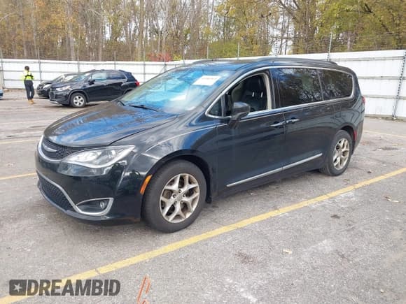 ✅ 2017 Chrysler Pacifica Touring L • VIN: 2C4RC1BG1HR503584 • Лот: 43586969. Опубликован ранее на IAAI с пробегом 161 953 миль. Бесплатный доступ к архиву аукционных продаж из США и подробный отчёт об истории автомобиля на DreamBid. Изображение 2.