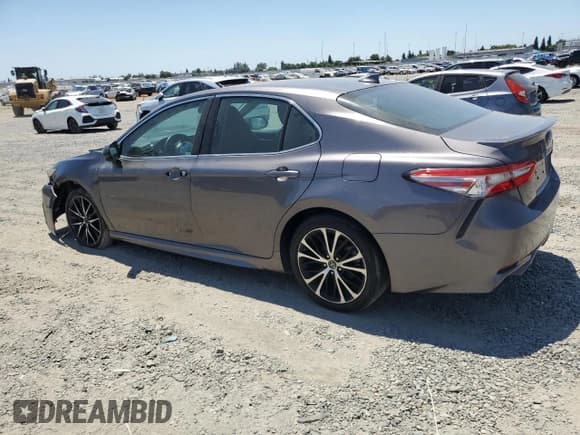 ✅ 2019 Toyota Camry LE • VIN: 4T1B11HK4KU197568 • Лот: 63479315. Опубликован ранее на Copart с пробегом 72 711 миль. Бесплатный доступ к архиву аукционных продаж из США и подробный отчёт об истории автомобиля на DreamBid. Изображение 2.