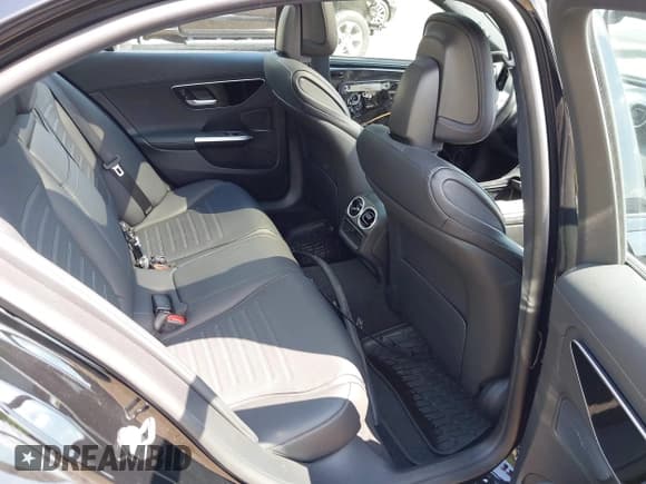 ✅ 2023 Mercedes-Benz C 300 • VIN: W1KAF4HB4PR086926 • Lot: 42829246. Wystawiony na IAAI z przebiegiem 31 358 mil. Bezpłatny archiwum sprzedaży aukcyjnych z USA i szczegółowy raport historii pojazdu na DreamBid. Zdjęcie 8.