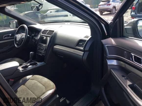 2018 Ford Explorer XLT с VIN 1FM5K7D82JGC89914, выставлен на аукционе IAAI как лот 43425770 с пробегом 73 636 миль миль и . История ставок и продаж доступна на DreamBid. Изображение 5.