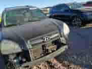 2008 Hyundai Tucson SE z VIN KM8JN12D58U799513, wystawiony jako Copart lot #79241864 z przebiegiem 172 077 mil mil oraz Szkoda całkowita • Salvage title. Historia ofert i sprzedaży dostępna na DreamBid. Obrazek 11.