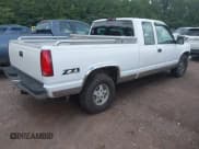 ✅ 1996 Chevrolet Silverado 1500 • VIN: 1GBEC19R4TE163895 • Lot: 42527439. Wystawiony na IAAI z przebiegiem 202 142 mil. Bezpłatny archiwum sprzedaży aukcyjnych z USA i szczegółowy raport historii pojazdu na DreamBid. Zdjęcie 4.