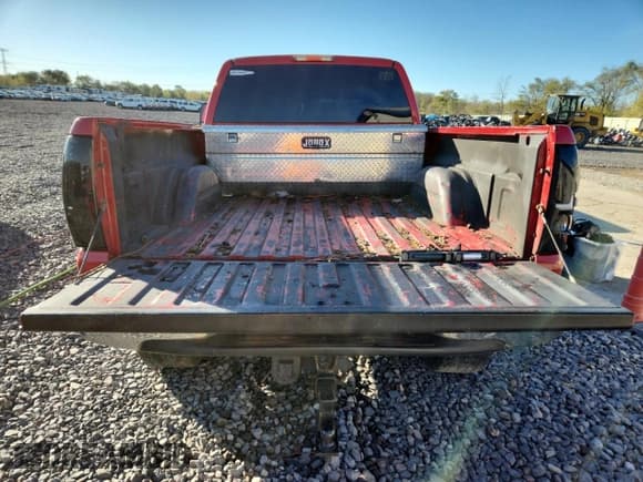 ✅ 2004 Chevrolet Silverado 2500HD LT • VIN: 1GCHK29154E111768 • Lot: 87251525. Wystawiony na Copart z przebiegiem 307 950 mil. Bezpłatny archiwum sprzedaży aukcyjnych z USA i szczegółowy raport historii pojazdu na DreamBid. Zdjęcie 6.