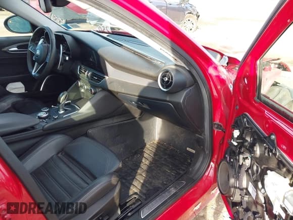 ✅ 2018 Alfa Romeo Giulia Ti Sport • VIN: ZARFAEEN7J7576238 • Лот: 42462272. Опубликован ранее на IAAI с пробегом 53 105 миль. Бесплатный доступ к архиву аукционных продаж из США и подробный отчёт об истории автомобиля на DreamBid. Изображение 5.