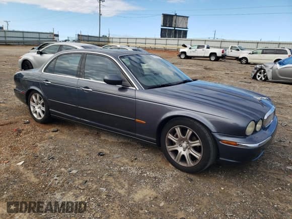 ✅ 2004 Jaguar XJ 8 • VIN: SAJWA71C94SG25407 • Lot: 85663255. Wystawiony na Copart z przebiegiem 126 855 mil. Bezpłatny archiwum sprzedaży aukcyjnych z USA i szczegółowy raport historii pojazdu na DreamBid. Zdjęcie 4.