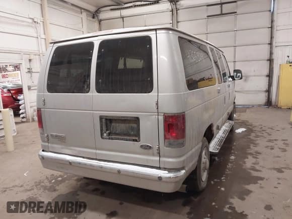 ✅ 2008 Ford Econoline Passenger XL • VIN: 1FBNE31L78DA28548 • Lot: 41365324. Listed on IAAI with 175,585 mi. Free auction sales archive from the USA and detailed vehicle history report at DreamBid. Image 4.