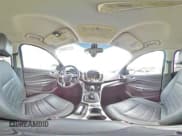 ✅ 2013 Ford Escape SEL • VIN: 1FMCU9H94DUC38713 • Lot: 82230985. Wystawiony na Copart z przebiegiem 88 925 mil. Bezpłatny archiwum sprzedaży aukcyjnych z USA i szczegółowy raport historii pojazdu na DreamBid. Zdjęcie 16.