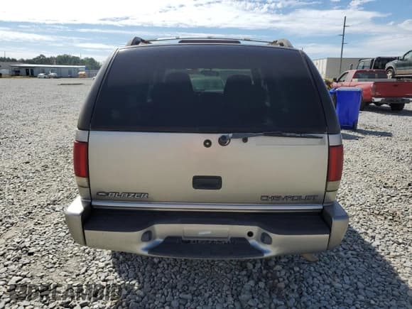 ✅ 2000 Chevrolet Blazer LT • VIN: 1GNDT13W7Y2318669 • Lot: 84864105. Wystawiony na Copart z przebiegiem Nie podano. Bezpłatny archiwum sprzedaży aukcyjnych z USA i szczegółowy raport historii pojazdu na DreamBid. Zdjęcie 6.
