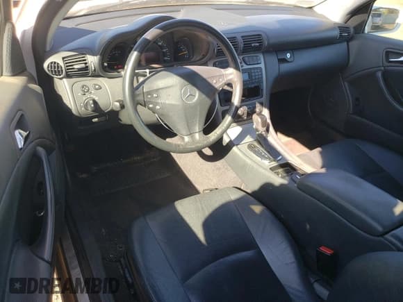 ✅ 2002 Mercedes-Benz C 230/260/280/320 • VIN: WDBRN47J02A357463 • Lot: 81295765. Wystawiony na Copart z przebiegiem Nie podano. Bezpłatny archiwum sprzedaży aukcyjnych z USA i szczegółowy raport historii pojazdu na DreamBid. Zdjęcie 8.