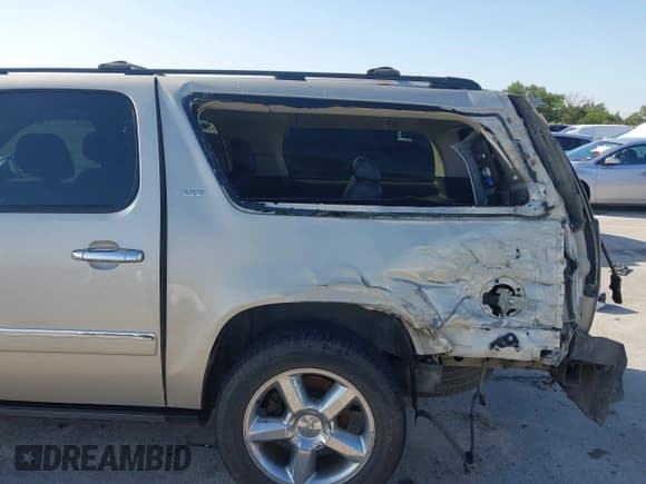 ✅ 2013 Chevrolet Suburban LTZ • VIN: 1GNSCKE01DR148980 • Lot: 42163113. Listed on IAAI with 186,261 mi. Free auction sales archive from the USA and detailed vehicle history report at DreamBid. Image 6.