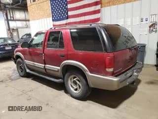 ✅ 2000 Chevrolet Blazer LS • VIN: 1GNDT13W9Y2286713 • Lot: 82139145. Wystawiony na Copart z przebiegiem 200 735 mil. Bezpłatny archiwum sprzedaży aukcyjnych z USA i szczegółowy raport historii pojazdu na DreamBid. Zdjęcie 2.