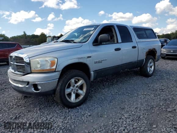 2006 Dodge 1500 Laramie z VIN 1D7HU182X6S590830, wystawiony jako Copart lot #70185885 z przebiegiem 219 672 mil mil oraz Szkoda całkowita • Salvage title. Historia ofert i sprzedaży dostępna na DreamBid. Obrazek 1.