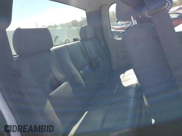 ✅ 2011 Chevrolet Silverado 2500HD Work Truck • VIN: 1GB2CVCG9BZ396373 • Lot: 43598113. Wystawiony na IAAI z przebiegiem 273 698 mil. Bezpłatny archiwum sprzedaży aukcyjnych z USA i szczegółowy raport historii pojazdu na DreamBid. Zdjęcie 8.