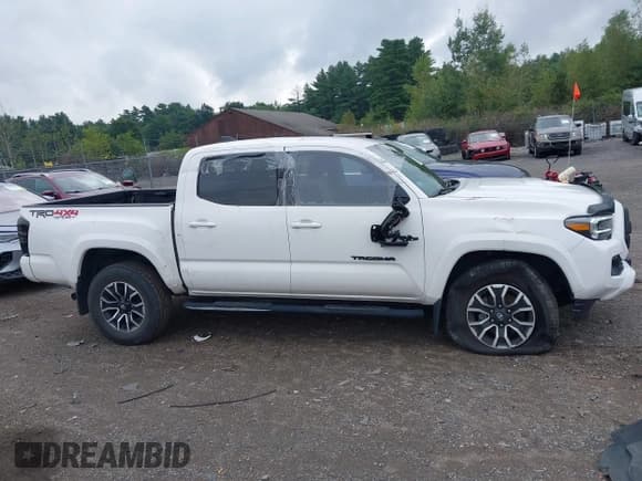 ✅ 2021 Toyota Tacoma SR • VIN: 3TYCZ5AN2MT032210 • Lot: 42885834. Wystawiony na IAAI z przebiegiem 16 117 mil. Bezpłatny archiwum sprzedaży aukcyjnych z USA i szczegółowy raport historii pojazdu na DreamBid. Zdjęcie 14.