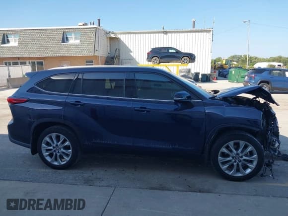 ✅ 2020 Toyota Highlander Limited • VIN: 5TDDZRBH5LS015903 • Lot: 43308080. Wystawiony na IAAI z przebiegiem 48 286 mil. Bezpłatny archiwum sprzedaży aukcyjnych z USA i szczegółowy raport historii pojazdu na DreamBid. Zdjęcie 13.