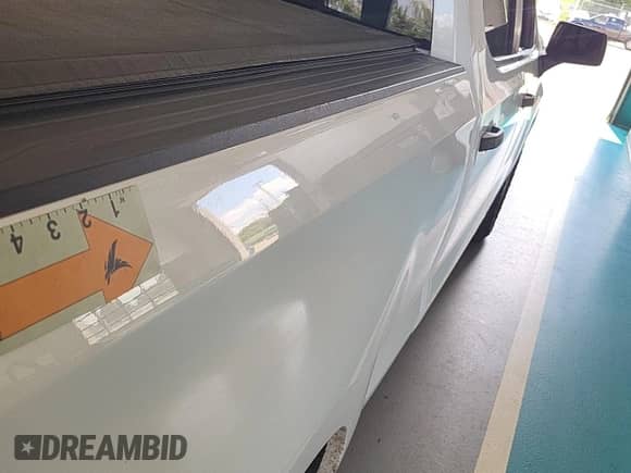 2020 Chevrolet Silverado 1500 Work Truck z VIN 1GCUYAEF4LZ185750, wystawiony jako IAAI lot #42844333 z przebiegiem 150 397 mil mil oraz . Historia ofert i sprzedaży dostępna na DreamBid. Obrazek 1.