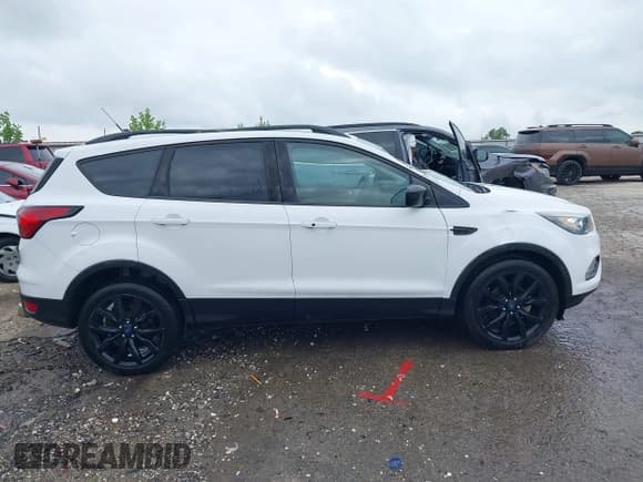 ✅ 2019 Ford Escape SE • VIN: 1FMCU0GD2KUC46050 • Лот: 42204401. Опубликован ранее на IAAI с пробегом 126 308 миль. Бесплатный доступ к архиву аукционных продаж из США и подробный отчёт об истории автомобиля на DreamBid. Изображение 13.