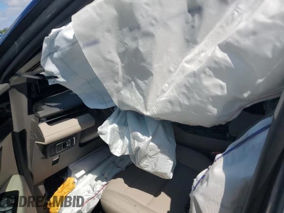 ✅ 2025 Lincoln Nautilus Premiere • VIN: 5LMPJ8JA2SJ946530 • Lot: 80433005. Listed on Copart with Not provided. Free auction sales archive from the USA and detailed vehicle history report at DreamBid. Image 8.