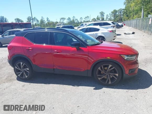✅ 2019 Volvo XC40 Momentum • VIN: YV4162XZ9K2019184 • Lot: 41839804. Listed on IAAI with 56,675 mi. Free auction sales archive from the USA and detailed vehicle history report at DreamBid. Image 14.