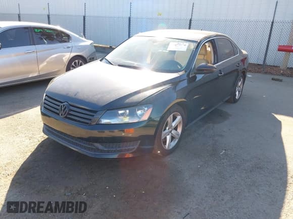 ✅ 2012 Volkswagen Passat SE • VIN: 1VWBP7A37CC038587 • Lot: 43470196. Wystawiony na IAAI z przebiegiem 127 900 mil. Bezpłatny archiwum sprzedaży aukcyjnych z USA i szczegółowy raport historii pojazdu na DreamBid. Zdjęcie 18.