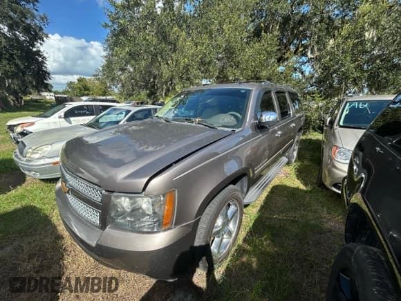 ✅ 2013 Chevrolet Suburban LT • VIN: 1GNSCJE02DR143930 • Lot: 86322005. Listed on Copart with 227,421 mi. Free auction sales archive from the USA and detailed vehicle history report at DreamBid. Image 2.