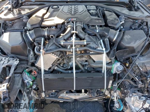 ✅ 2022 BMW M8 Competition • VIN: WBSGV0C03NCH16601 • Lot: 94081705. Wystawiony na Copart z przebiegiem 14 182 mil. Bezpłatny archiwum sprzedaży aukcyjnych z USA i szczegółowy raport historii pojazdu na DreamBid. Zdjęcie 11.