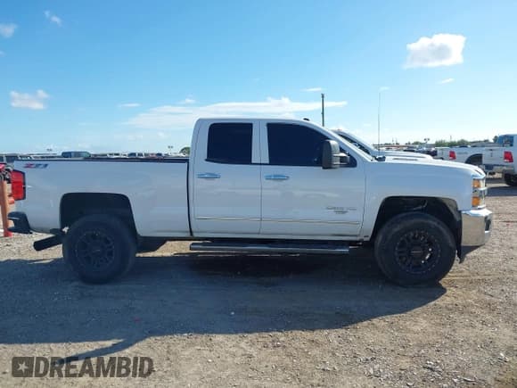 ✅ 2015 Chevrolet Silverado 2500HD LTZ • VIN: 1GC2KWE86FZ121009 • Lot: 43534262. Wystawiony na IAAI z przebiegiem 206 250 mil. Bezpłatny archiwum sprzedaży aukcyjnych z USA i szczegółowy raport historii pojazdu na DreamBid. Zdjęcie 13.
