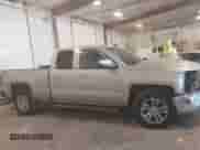 2018 Chevrolet Silverado 1500 LT z VIN 1GCVKREC6JZ298381, wystawiony jako IAAI lot #43383942 z przebiegiem 101 454 mil mil oraz . Historia ofert i sprzedaży dostępna na DreamBid. Obrazek 13.