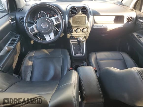 ✅ 2017 Jeep Compass High Altitude • VIN: 1C4NJDEB3HD188683 • Lot: 82656925. Wystawiony na Copart z przebiegiem 80 957 mil. Bezpłatny archiwum sprzedaży aukcyjnych z USA i szczegółowy raport historii pojazdu na DreamBid. Zdjęcie 8.