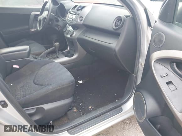 ✅ 2006 Toyota RAV4 Sport • VIN: JTMBK32V866003859 • Лот: 43723864. Опубликован ранее на IAAI с пробегом 193 953 миль. Бесплатный доступ к архиву аукционных продаж из США и подробный отчёт об истории автомобиля на DreamBid. Изображение 5.