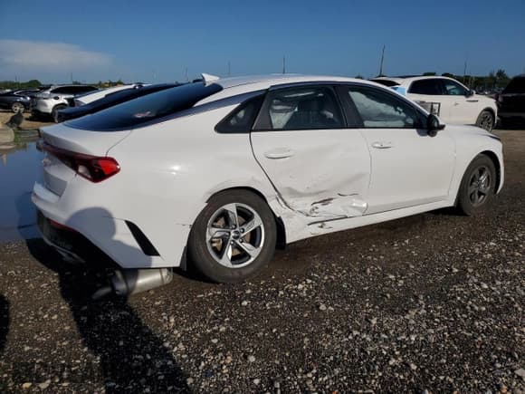 ✅ 2024 Kia K5 LXS • VIN: 5XXG14J20RG237408 • Lot: 70040835. Wystawiony na Copart z przebiegiem 30 423 mil. Bezpłatny archiwum sprzedaży aukcyjnych z USA i szczegółowy raport historii pojazdu na DreamBid. Zdjęcie 3.