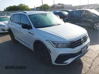 ✅ 2022 Volkswagen Tiguan SE R-Line Black • VIN: 3VVCB7AX1NM124120 • Lot: 42532409. Wystawiony na IAAI z przebiegiem 51 501 mil. Bezpłatny archiwum sprzedaży aukcyjnych z USA i szczegółowy raport historii pojazdu na DreamBid. Zdjęcie 1.