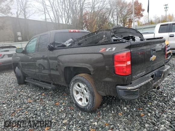 ✅ 2018 Chevrolet Silverado 1500 LT • VIN: 1GCVKREC3JZ257786 • Lot: 92288925. Listed on Copart with 71,419 mi. Free auction sales archive from the USA and detailed vehicle history report at DreamBid. Image 2.