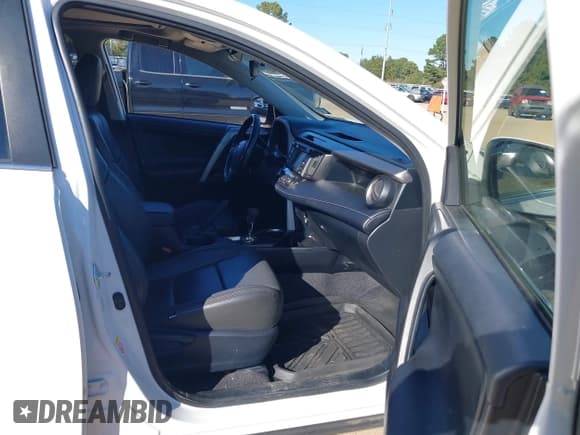 ✅ 2018 Toyota RAV4 XLE • VIN: JTMWFREV1JJ730920 • Lot: 43597877. Listed on IAAI with 88,444 mi. Free auction sales archive from the USA and detailed vehicle history report at DreamBid. Image 5.