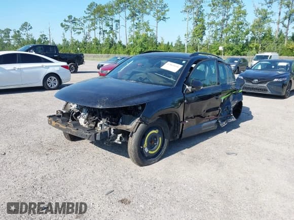 ✅ 2017 Volkswagen Tiguan S • VIN: WVGBV7AX4HK000352 • Lot: 42861616. Listed on IAAI with Not provided. Free auction sales archive from the USA and detailed vehicle history report at DreamBid. Image 2.