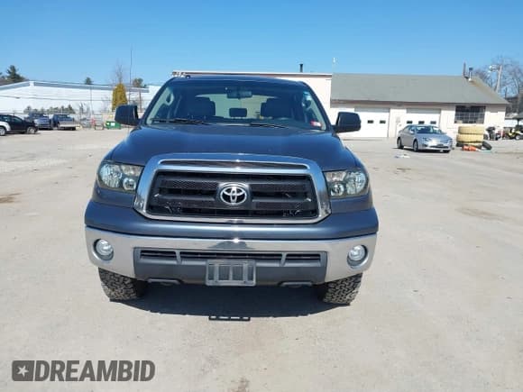 ✅ 2010 Toyota Tundra • VIN: 5TFDY5F14AX151083 • Lot: 41812131. Wystawiony na IAAI z przebiegiem 285 537 mil. Bezpłatny archiwum sprzedaży aukcyjnych z USA i szczegółowy raport historii pojazdu na DreamBid. Zdjęcie 12.