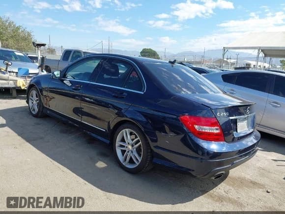 ✅ 2013 Mercedes-Benz C 250 Sport • VIN: WDDGF4HB0DR298700 • Lot: 43699934. Wystawiony na IAAI z przebiegiem 122 621 mil. Bezpłatny archiwum sprzedaży aukcyjnych z USA i szczegółowy raport historii pojazdu na DreamBid. Zdjęcie 3.