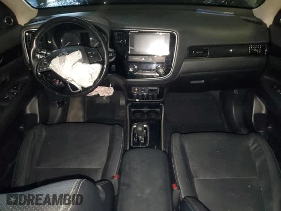 ✅ 2018 Mitsubishi Outlander ES • VIN: JA4AZ3A37JZ069683 • Lot: 89841665. Listed on Copart with Not provided. Free auction sales archive from the USA and detailed vehicle history report at DreamBid. Image 8.