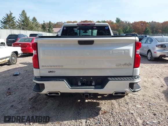 ✅ 2021 Chevrolet Silverado 1500 High Country • VIN: 1GCUYHET0MZ353142 • Lot: 40707765. Wystawiony na IAAI z przebiegiem 20 765 mil. Bezpłatny archiwum sprzedaży aukcyjnych z USA i szczegółowy raport historii pojazdu na DreamBid. Zdjęcie 16.