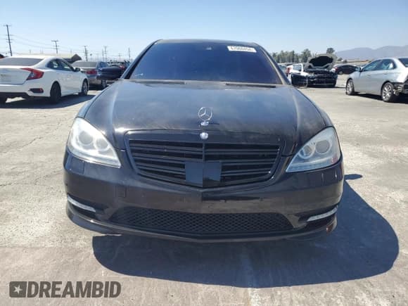 ✅ 2010 Mercedes-Benz S 550 • VIN: WDDNG7BBXAA308562 • Lot: 67060454. Wystawiony na Copart z przebiegiem 101 780 mil. Bezpłatny archiwum sprzedaży aukcyjnych z USA i szczegółowy raport historii pojazdu na DreamBid. Zdjęcie 5.