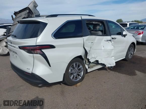 ✅ 2025 Toyota Sienna XLE • VIN: 5TDJRKEC8SS241166 • Lot: 43682532. Listed on IAAI with 12,214 mi. Free auction sales archive from the USA and detailed vehicle history report at DreamBid. Image 4.