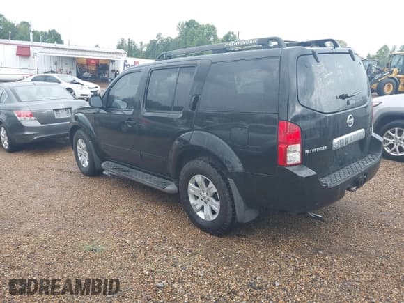 ✅ 2006 Nissan Pathfinder SE • VIN: 5N1AR18U56C650176 • Lot: 42978858. Listed on IAAI with 240,485 mi. Free auction sales archive from the USA and detailed vehicle history report at DreamBid. Image 3.
