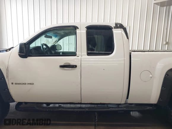 ✅ 2009 Chevrolet Silverado 2500HD • VIN: 1GCHK49699E105437 • Лот: 41264462. Опубликован ранее на IAAI с пробегом 306 561 миль. Бесплатный доступ к архиву аукционных продаж из США и подробный отчёт об истории автомобиля на DreamBid. Изображение 14.