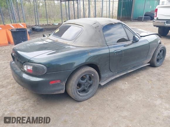 ✅ 1999 Mazda MX-5 Miata • VIN: JM1NB3531X0105029 • Lot: 42083930. Listed on IAAI with 186,885 mi. Free auction sales archive from the USA and detailed vehicle history report at DreamBid. Image 4.