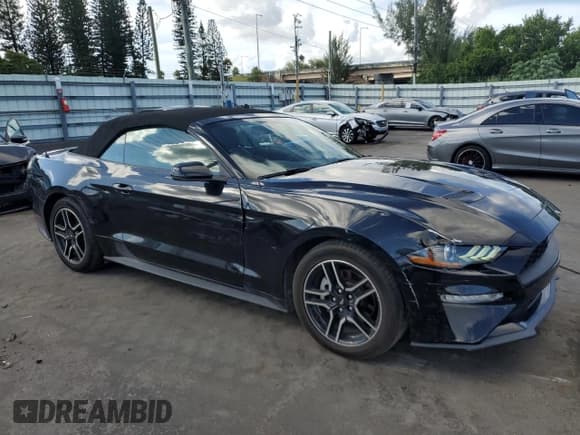 ✅ 2020 Ford Mustang EcoBoost Premium • VIN: 1FATP8UH5L5179768 • Lot: 90226595. Listed on Copart with 80,704 mi. Free auction sales archive from the USA and detailed vehicle history report at DreamBid. Image 4.