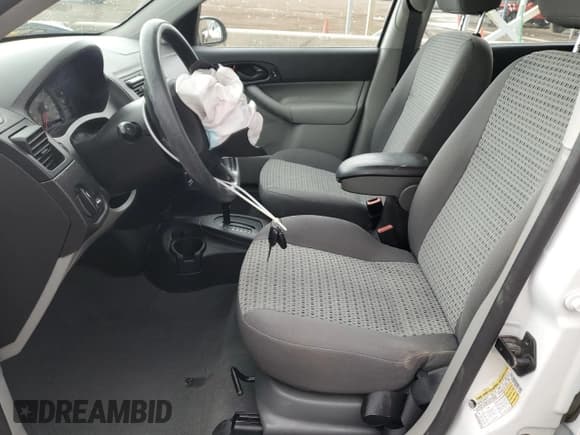 ✅ 2006 Ford Focus SE • VIN: 1FAFP36N66W110993 • Lot: 80503745. Wystawiony na Copart z przebiegiem 54 083 mil. Bezpłatny archiwum sprzedaży aukcyjnych z USA i szczegółowy raport historii pojazdu na DreamBid. Zdjęcie 7.