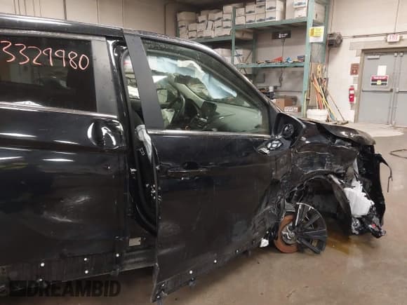 ✅ 2023 Mitsubishi Eclipse Cross LE • VIN: JA4ATVAA5PZ014587 • Lot: 43329980. Wystawiony na IAAI z przebiegiem 60 851 mil. Bezpłatny archiwum sprzedaży aukcyjnych z USA i szczegółowy raport historii pojazdu na DreamBid. Zdjęcie 18.