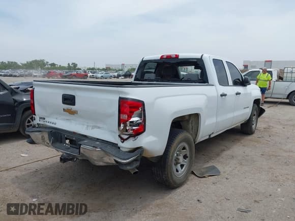 ✅ 2018 Chevrolet Silverado 1500 Work Truck • VIN: 1GCRCNECXJZ148202 • Lot: 42244684. Wystawiony na IAAI z przebiegiem 245 435 mil. Bezpłatny archiwum sprzedaży aukcyjnych z USA i szczegółowy raport historii pojazdu na DreamBid. Zdjęcie 4.