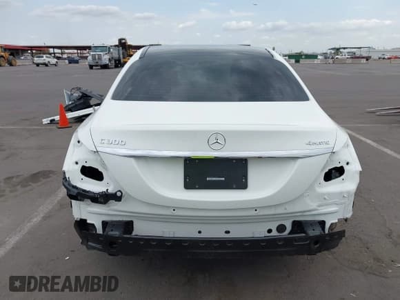 ✅ 2019 Mercedes-Benz C 300 • VIN: 55SWF8EBXKU306059 • Lot: 42760067. Wystawiony na IAAI z przebiegiem 21 034 mil. Bezpłatny archiwum sprzedaży aukcyjnych z USA i szczegółowy raport historii pojazdu na DreamBid. Zdjęcie 17.