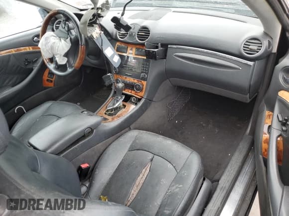 ✅ 2005 Mercedes-Benz CLK 500 • VIN: WDBTK75J15F160926 • Лот: 63806815. Опубликован ранее на Copart с пробегом 137 482 миль. Бесплатный доступ к архиву аукционных продаж из США и подробный отчёт об истории автомобиля на DreamBid. Изображение 8.